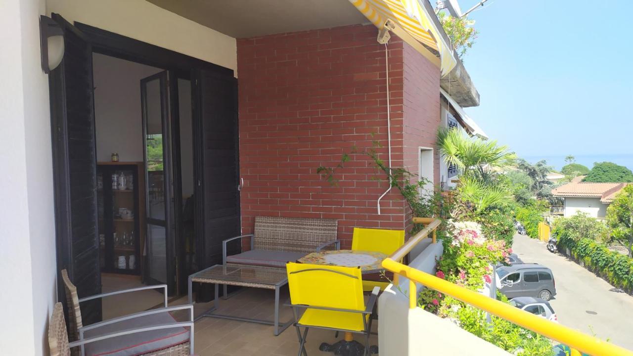 Nero Basalto Azzurro Mare Bed & Breakfast อาชิ กัสเตลโล ภายนอก รูปภาพ
