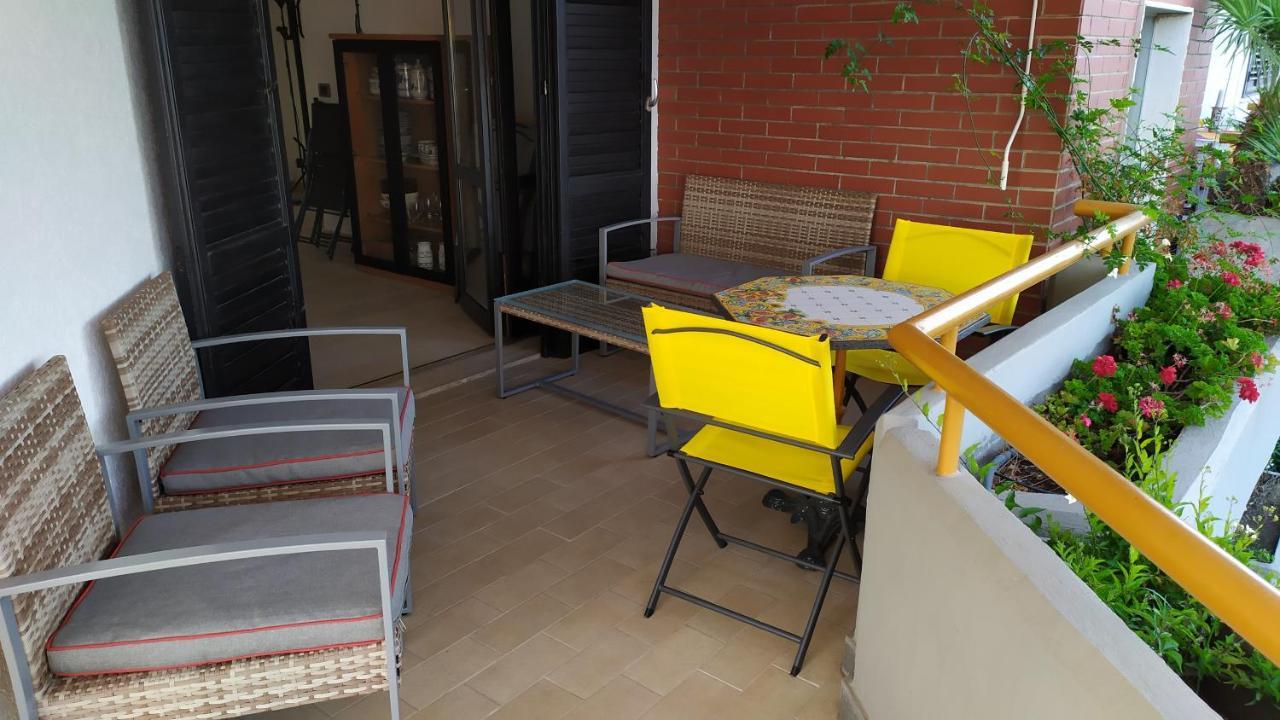 Nero Basalto Azzurro Mare Bed & Breakfast อาชิ กัสเตลโล ภายนอก รูปภาพ