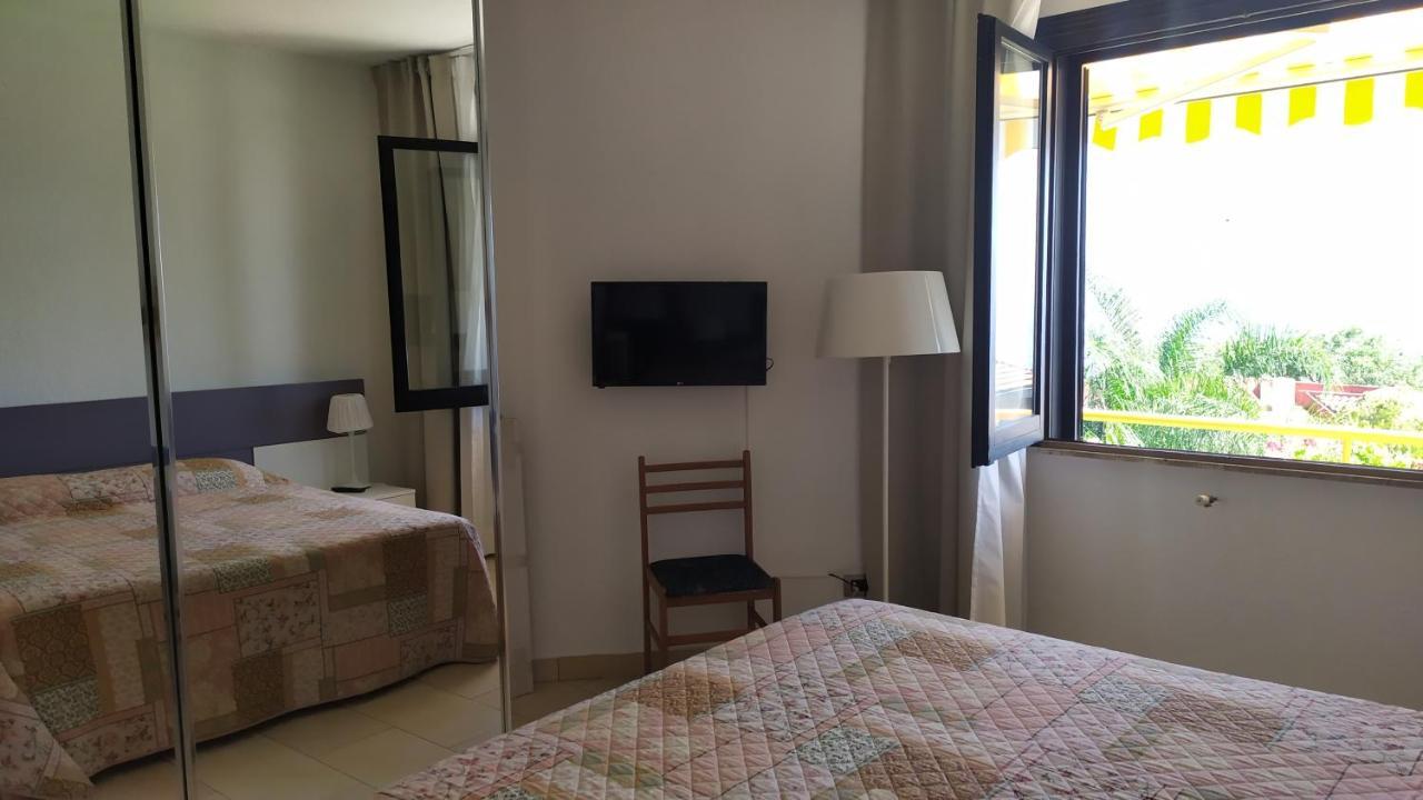 Nero Basalto Azzurro Mare Bed & Breakfast อาชิ กัสเตลโล ภายนอก รูปภาพ